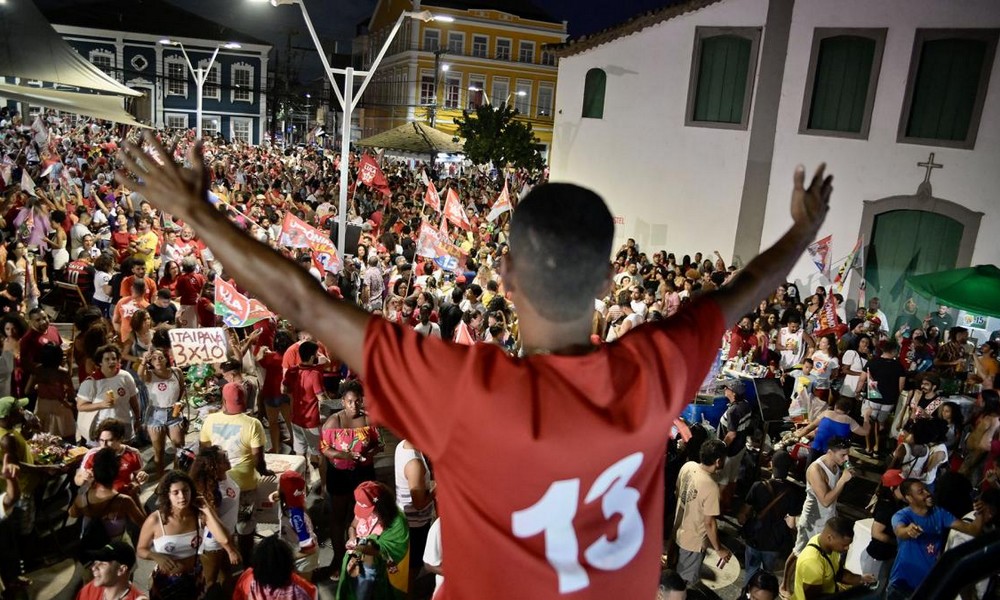 Llanto de alegría y festejos: Salvador ratificó su elección mayoritaria por Lula