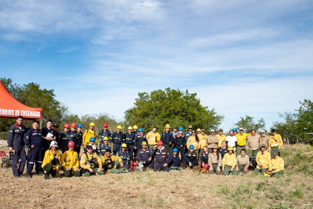 Formaciones de combate de incendios forestales para Guardaparques de la Provincia