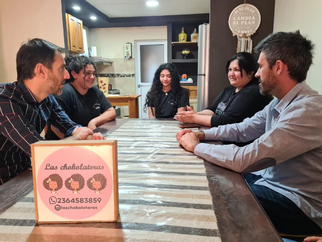 Capacitación, créditos y canales de venta para los emprendedores