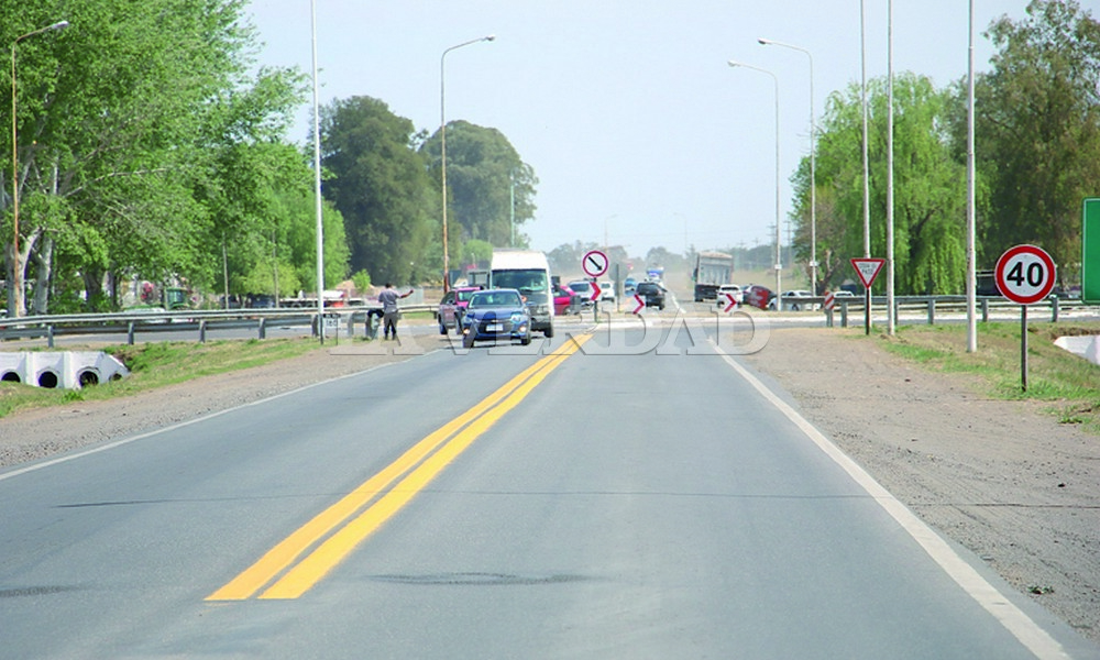 Colocaron 14 bandas sonoras en los ingresos  a la rotonda de Ruta Nacional 188 y Alberdi