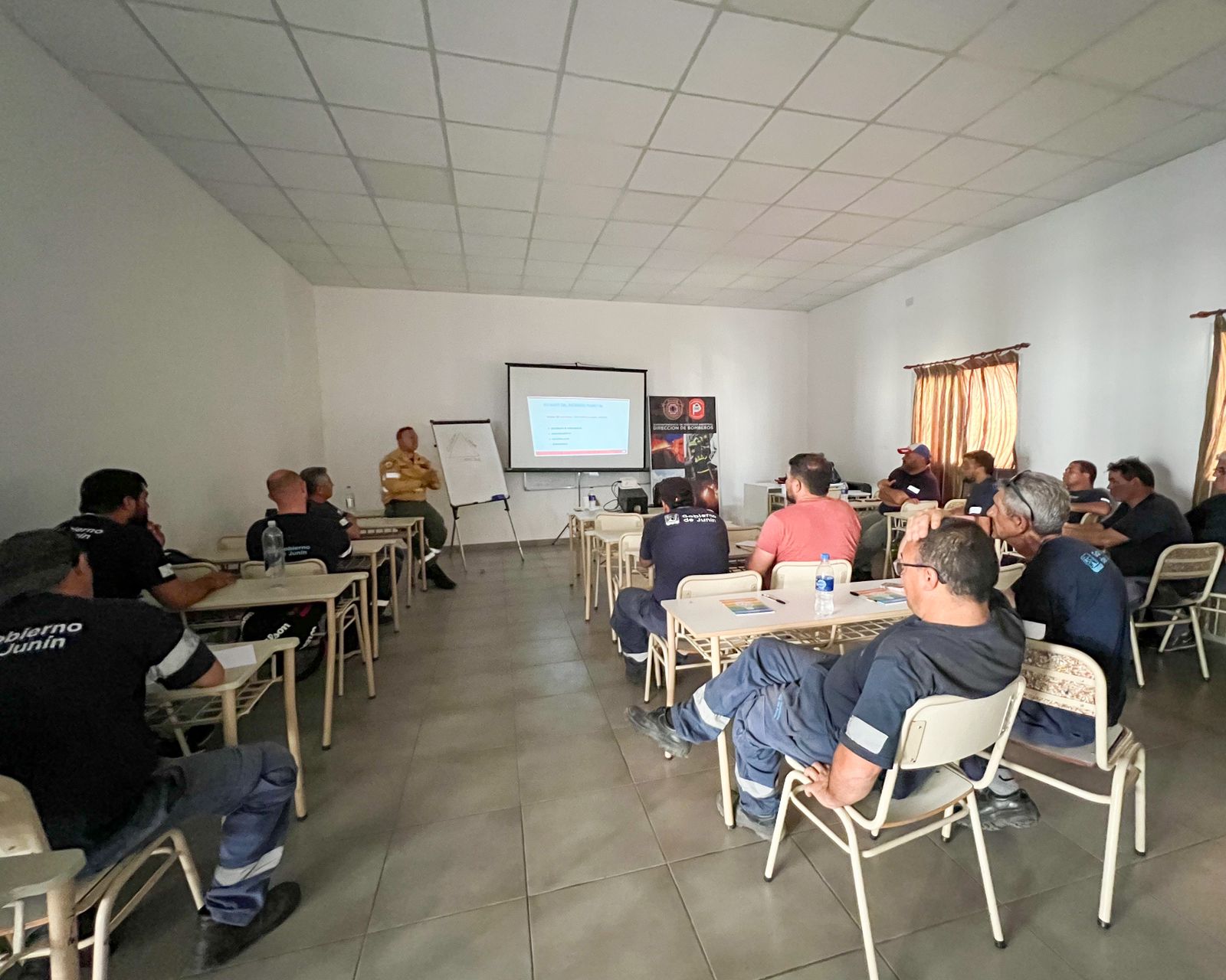 Los bomberos brindaron capacitación sobre incendios forestales
