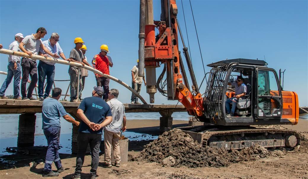 Continúan los trabajos de remodelación del espigón