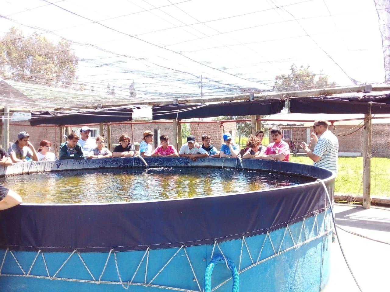 Alumnos del Colegio Comercial recorrieron la Estación Hidrobiológica