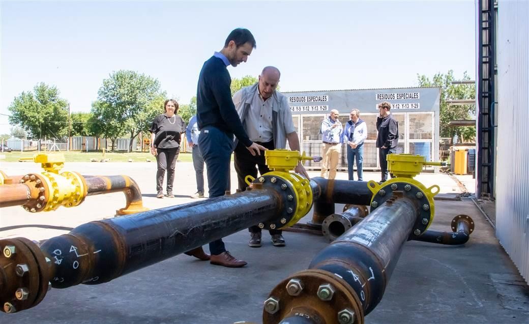 Petrecca visitó la empresa donde se construye la nueva planta de gas natural