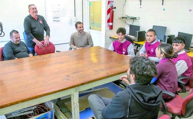 Escuela Técnica 2: Estudiantes participan en un importante concurso internacional