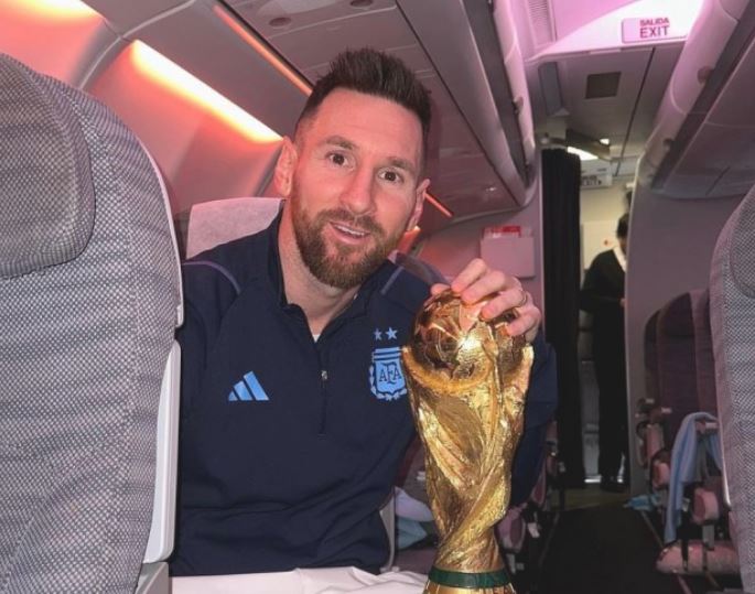 El festejo de los jugadores desde el avión: «Brilla, ¿no?»
