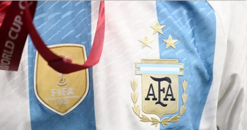 Cómo será la camiseta con las 3 estrellas