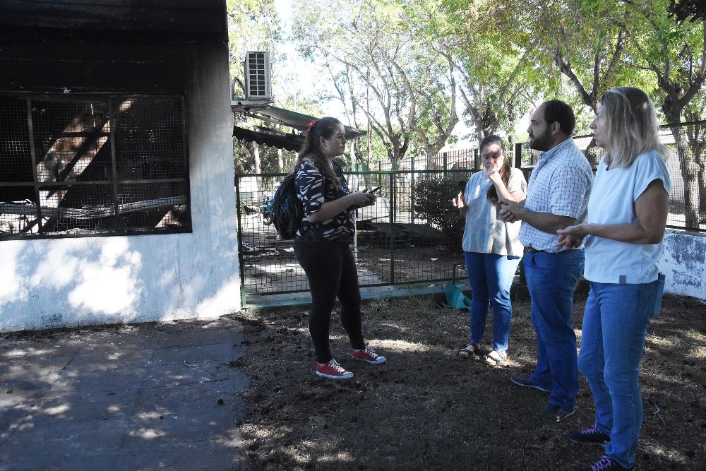 Tareas de limpieza y prevención en el Jardín N° 912  de Lincoln