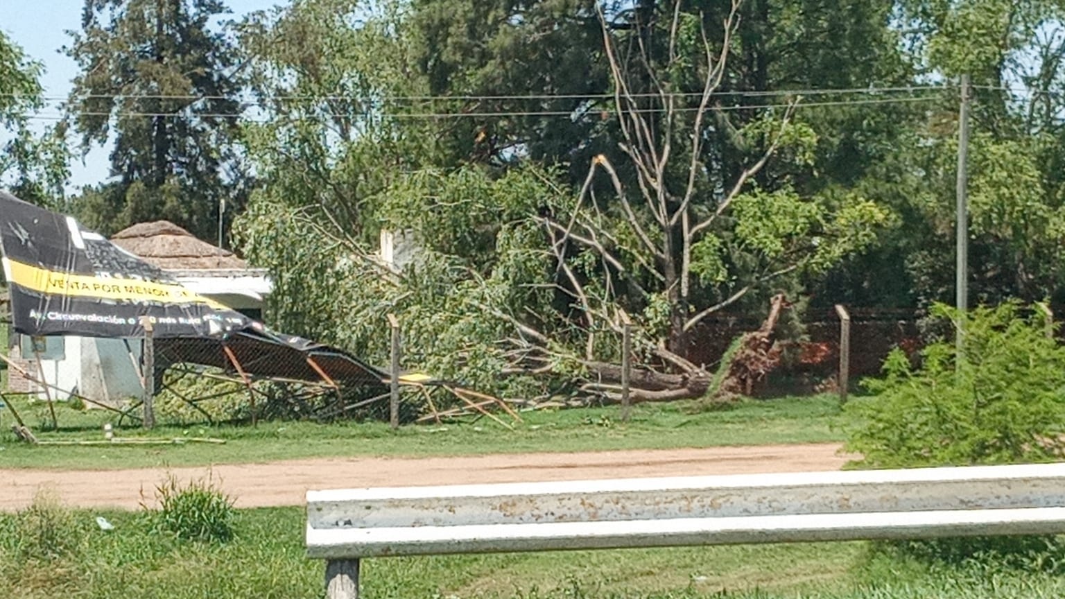 Más tormentas dejaron sin luz y sin agua a barrios de Junín