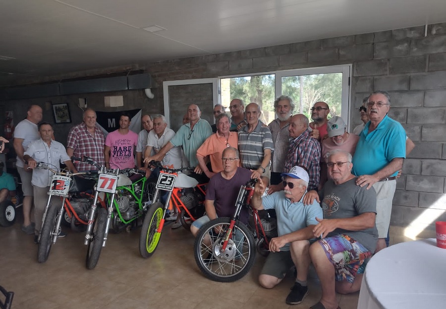 Cuarto encuentro de expilotos de motos y karting venadense