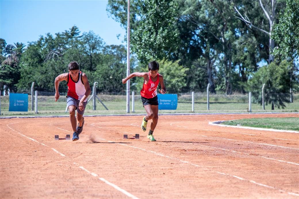Trabajos de reacondicionamiento en la Pista Municipal de Atletismo