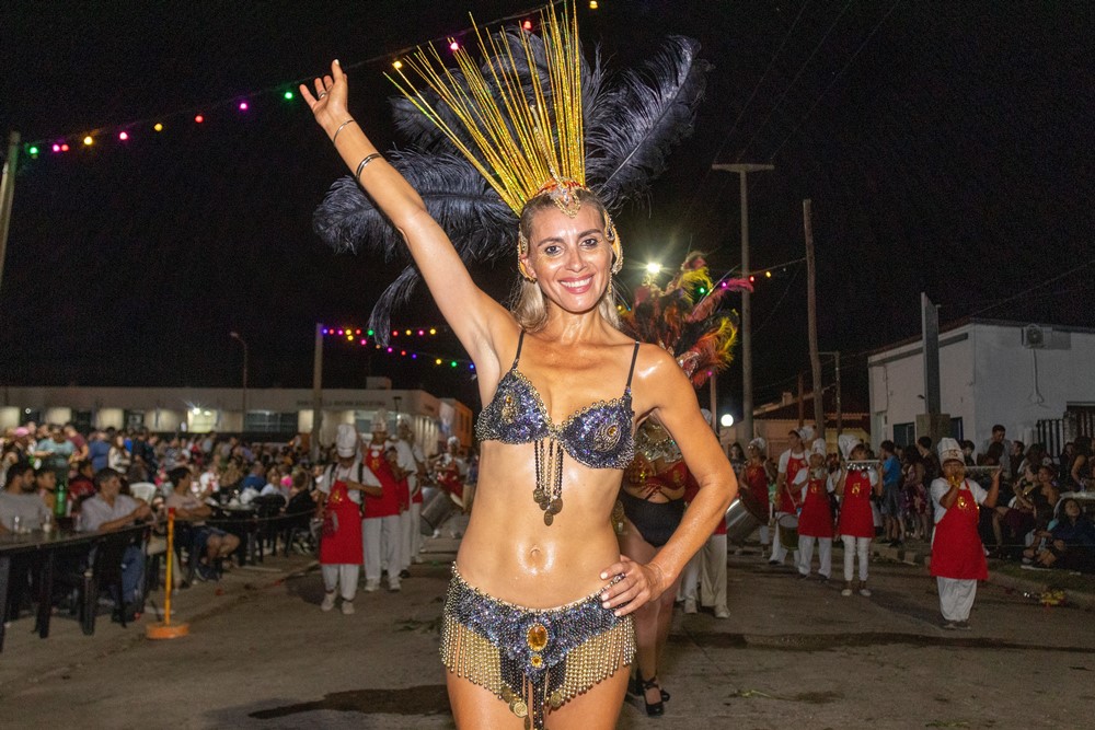 El ritmo del carnaval se apoderó de Bayauca y Roberts