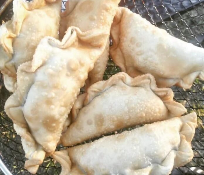 Empanada costera y carnavales, dos propuestas para degustar y reír