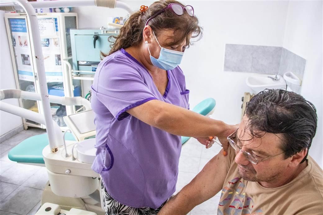 Vacunan contra el Covid en Agustín Roca