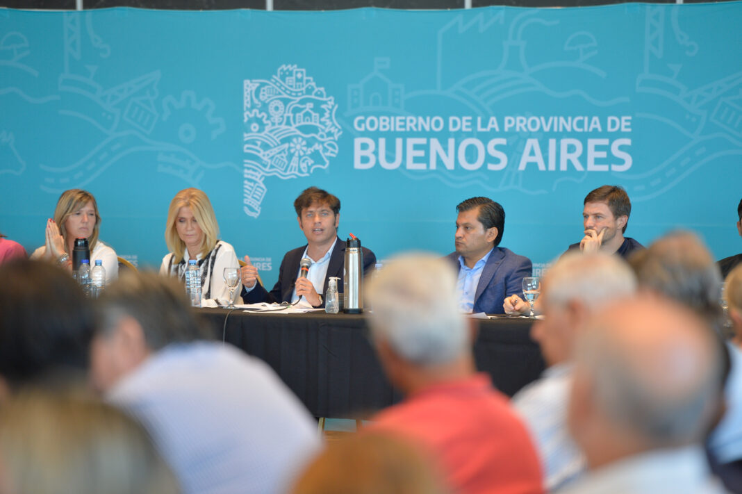 Kicillof presentó la tercera etapa del Plan Integral de Mejoras de Caminos Rurales