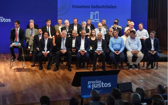 Canasta escolar y límite a las cuotas de colegios privados