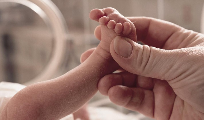 La tasa de mortalidad infantil cayó hasta el registro más bajo de la historia en 2021