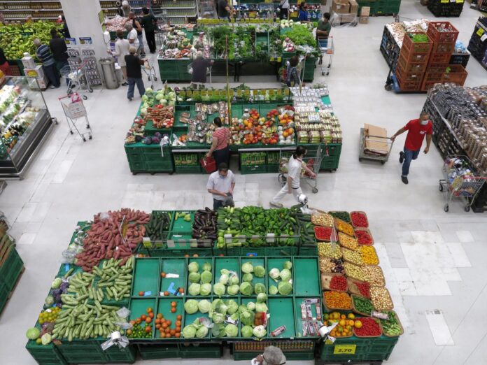 El Gobierno prepara un acuerdo para fijar el precio de frutas y verduras
