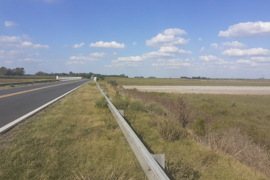 Río Salado en el partido de Alberti y la Laguna de Gómez en Junín, «un charco»