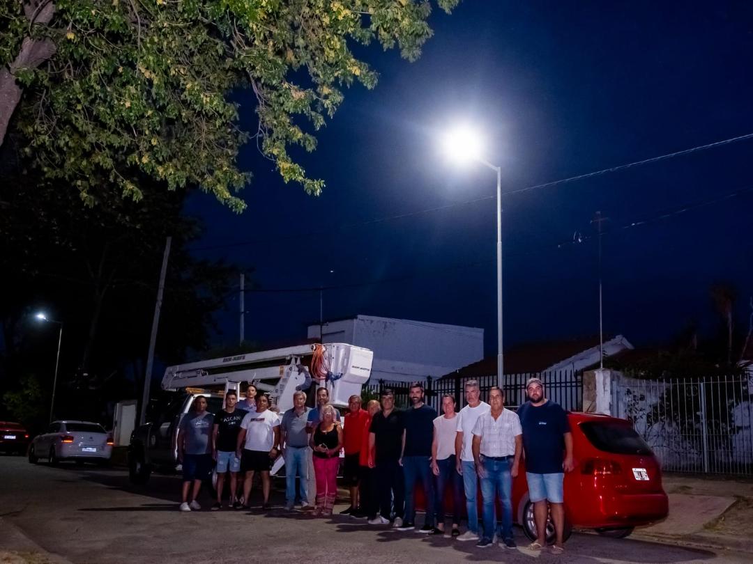El Plan de Reconversión Lumínica municipal cubrió el 100% del barrio Evita