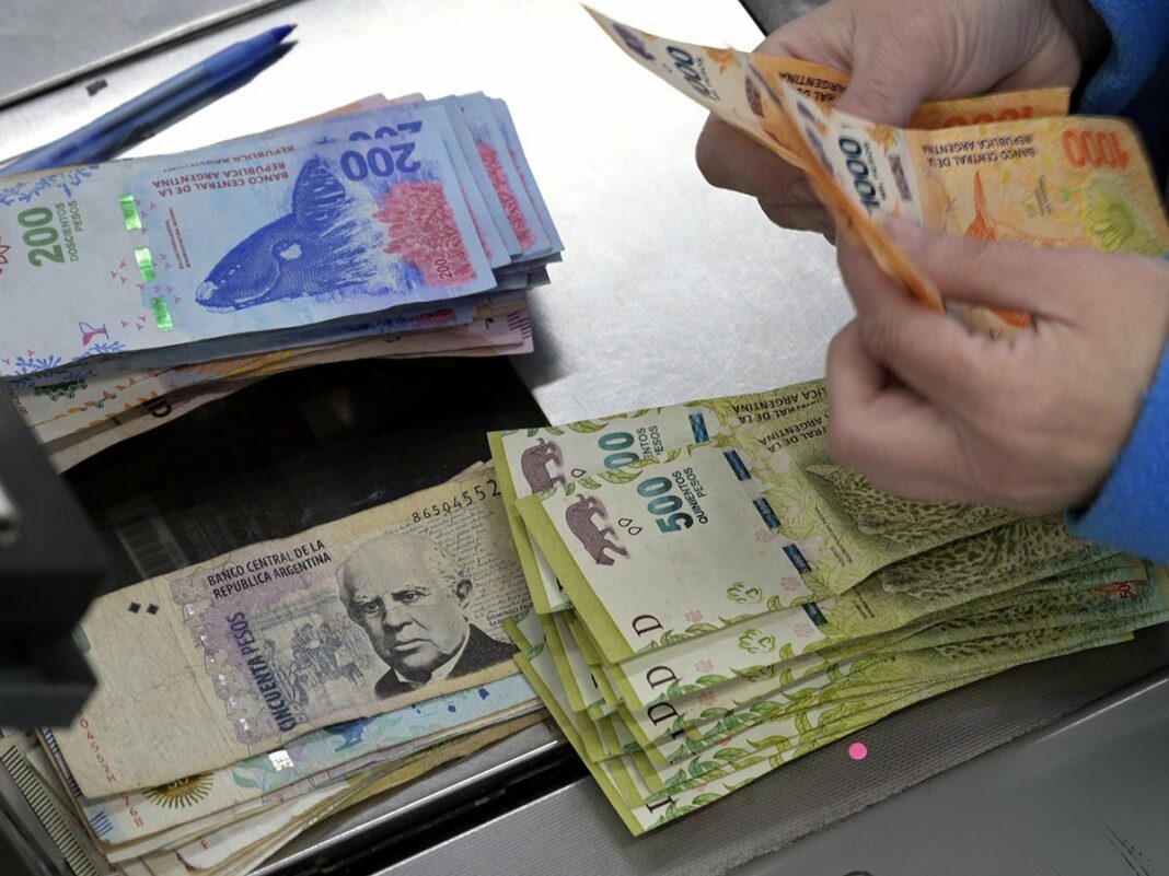 Para contener al dólar, el Banco Central aplica una fuerte suba de la tasa del plazo fijo