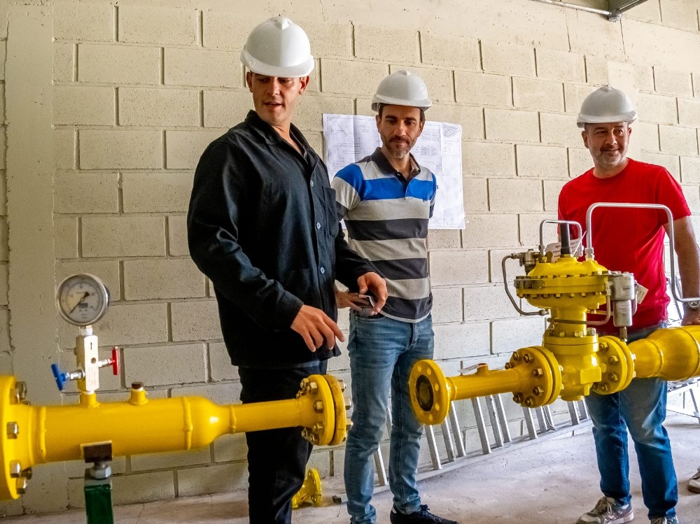 Supervisan las pruebas de dotación de combustible para la cuarta planta reguladora de gas