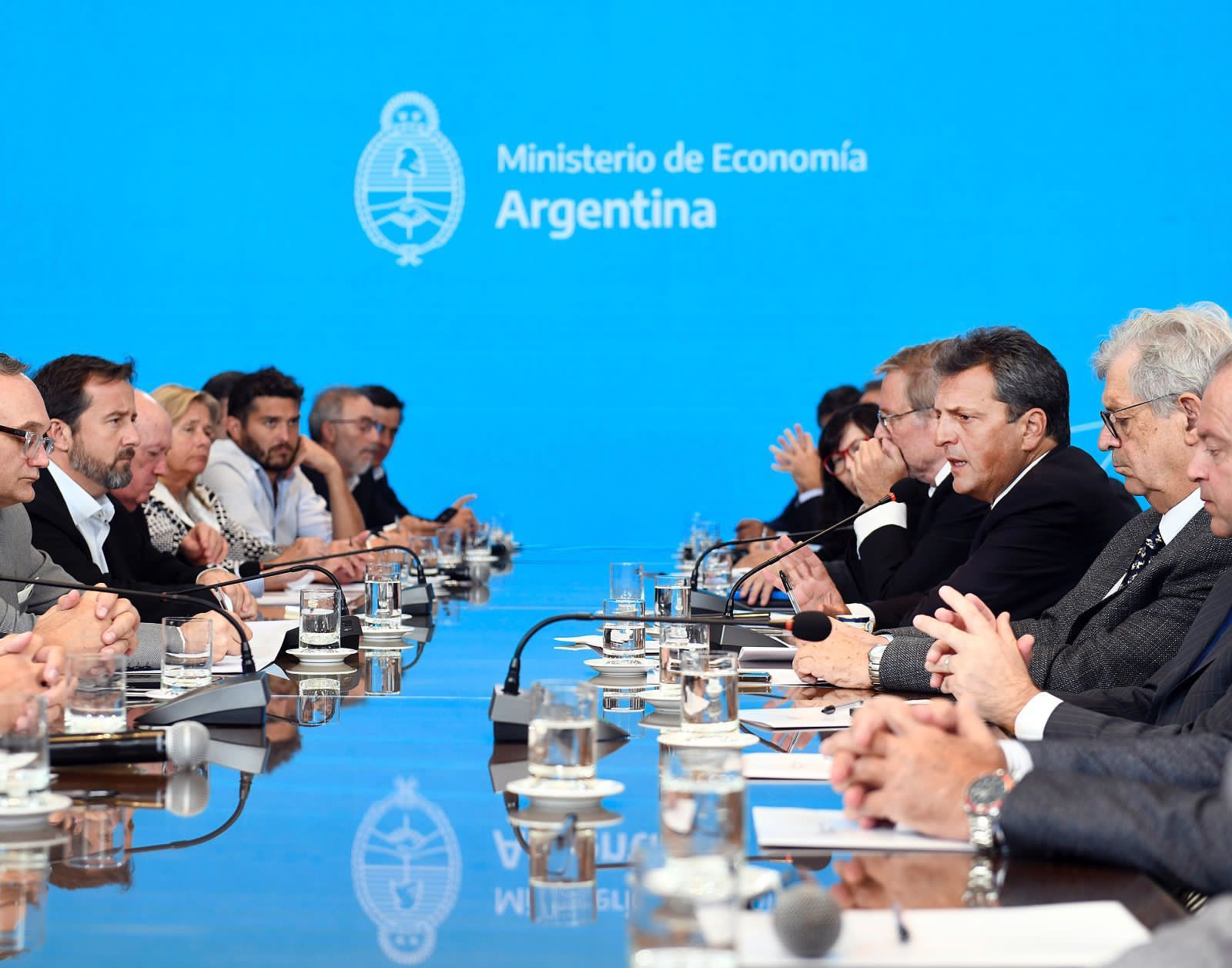 Amplio apoyo desde distintos sectores al programa  de incremento exportador anunciado por Massa