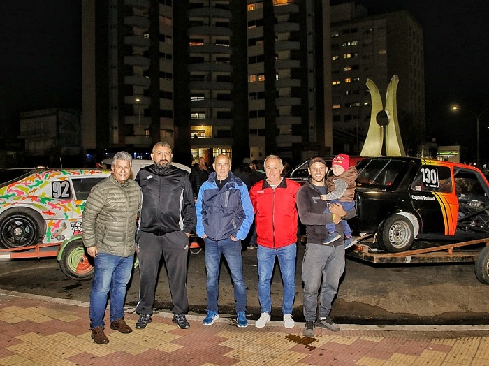 Turismo promocional: vecinos disfrutaron de la exhibición de autos que participarán de la carrera