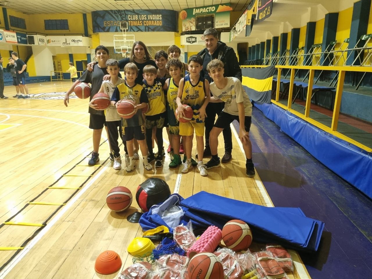 Clara Bozzano, junto a los clubes de Junín