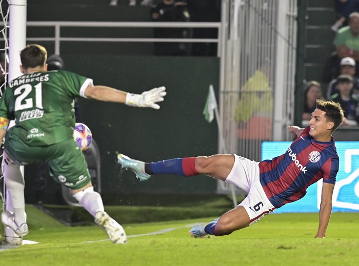 Sobre el final, San Lorenzo venció a Banfield y sigue en la pelea