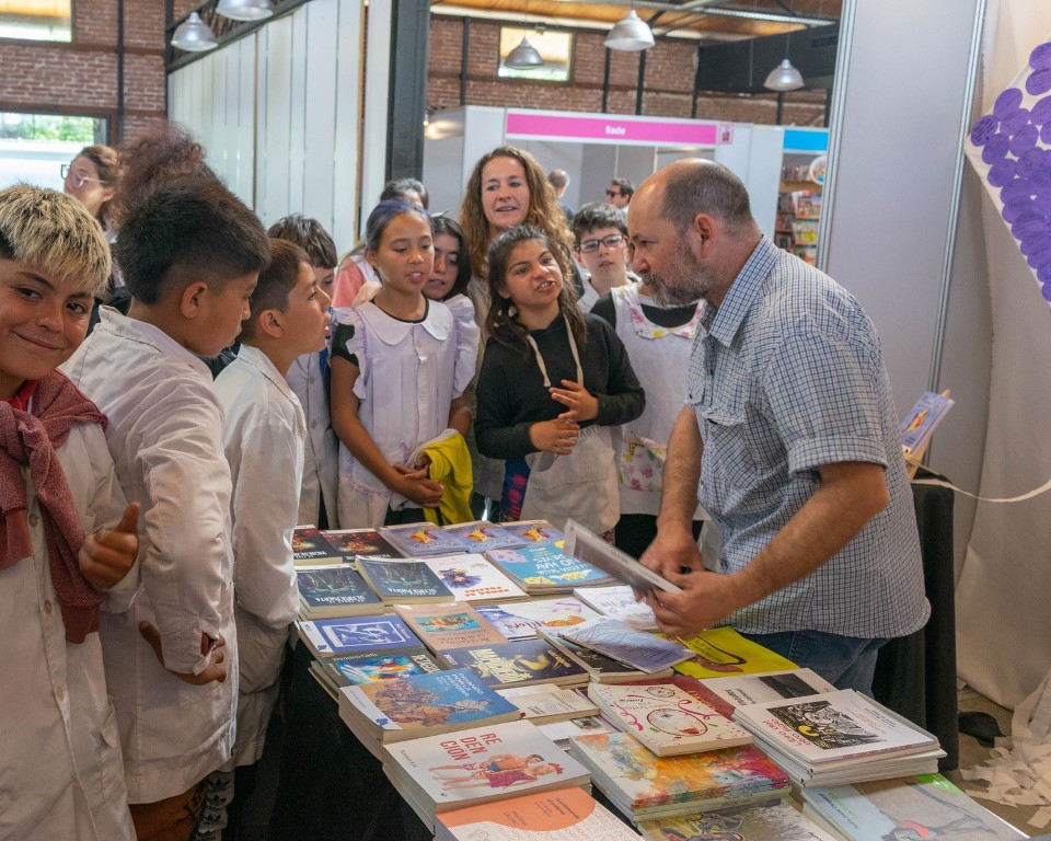 Editoriales de libros infantiles y juveniles reclaman una regulación del precio del papel