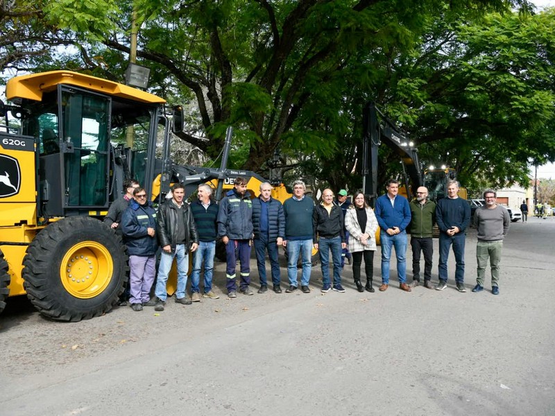 Maquinaria adquirida a través de la 3ra Etapa del Programa de Caminos Rurales