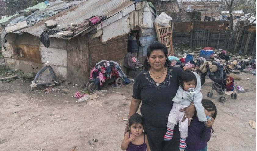 Más de un millón de personas vive en condiciones de hacinamiento crítico