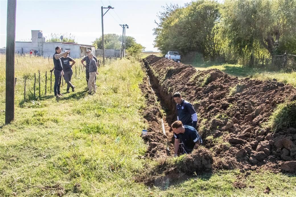 Extienden la red de agua potable en la localidad de Saforcada