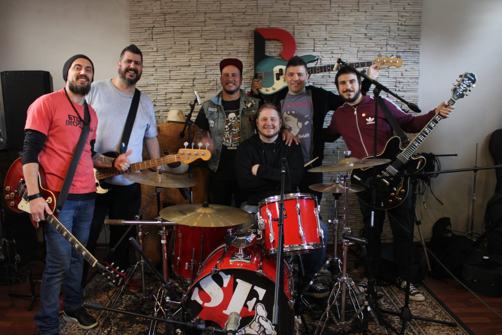 Contradiciendo su nombre, los  “Sin Futuro” prolongan la vida del punk