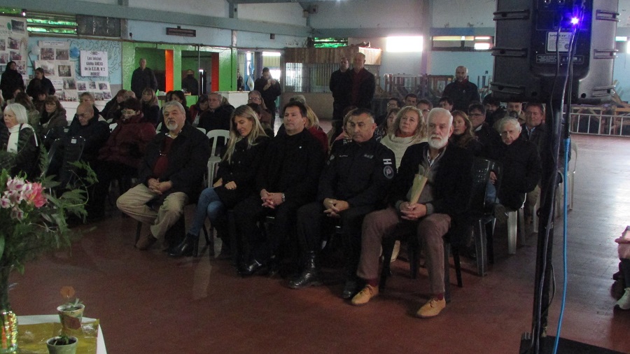 El CENS 453 realizó el acto por los 40 años del Secundario en la UP13