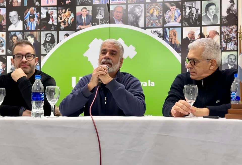 Roberto Feletti disertó junto a Julián y Tomás Domínguez