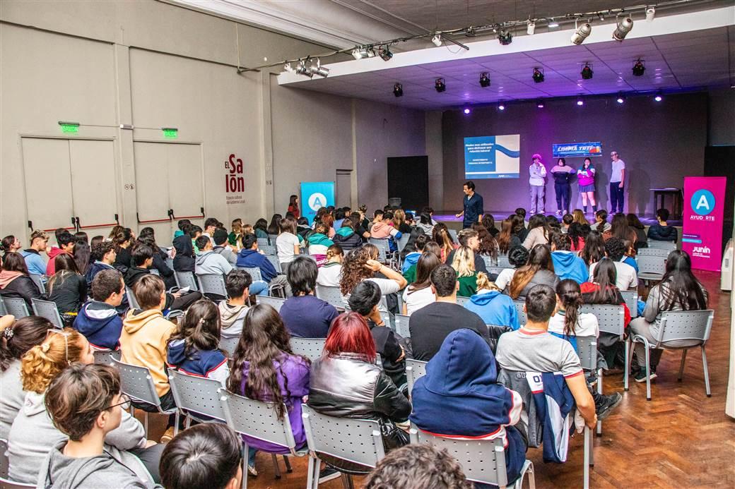 “AyudArte”: el programa llegó a más del  70% de los alumnos del último año de secundaria