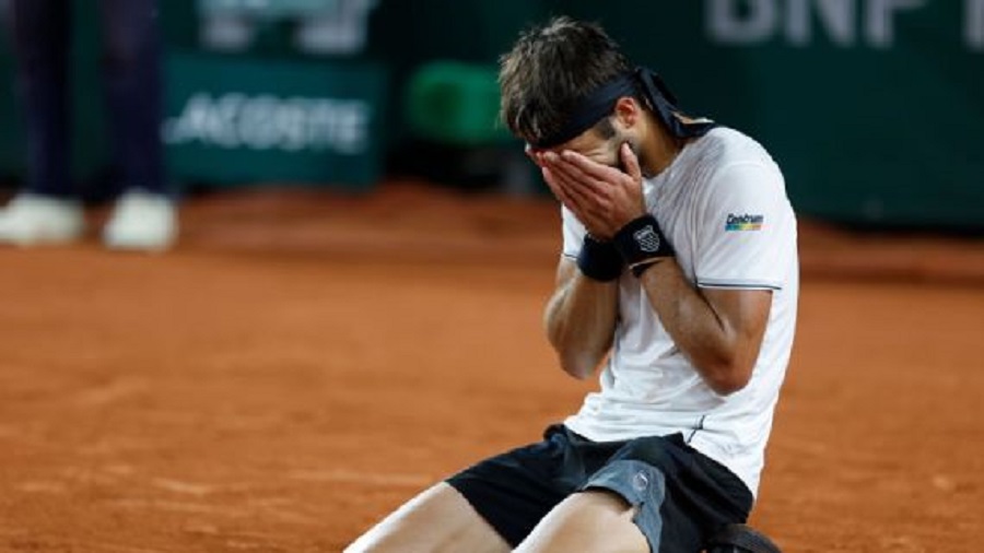 Etcheverry avanzó a cuartos de Roland Garros