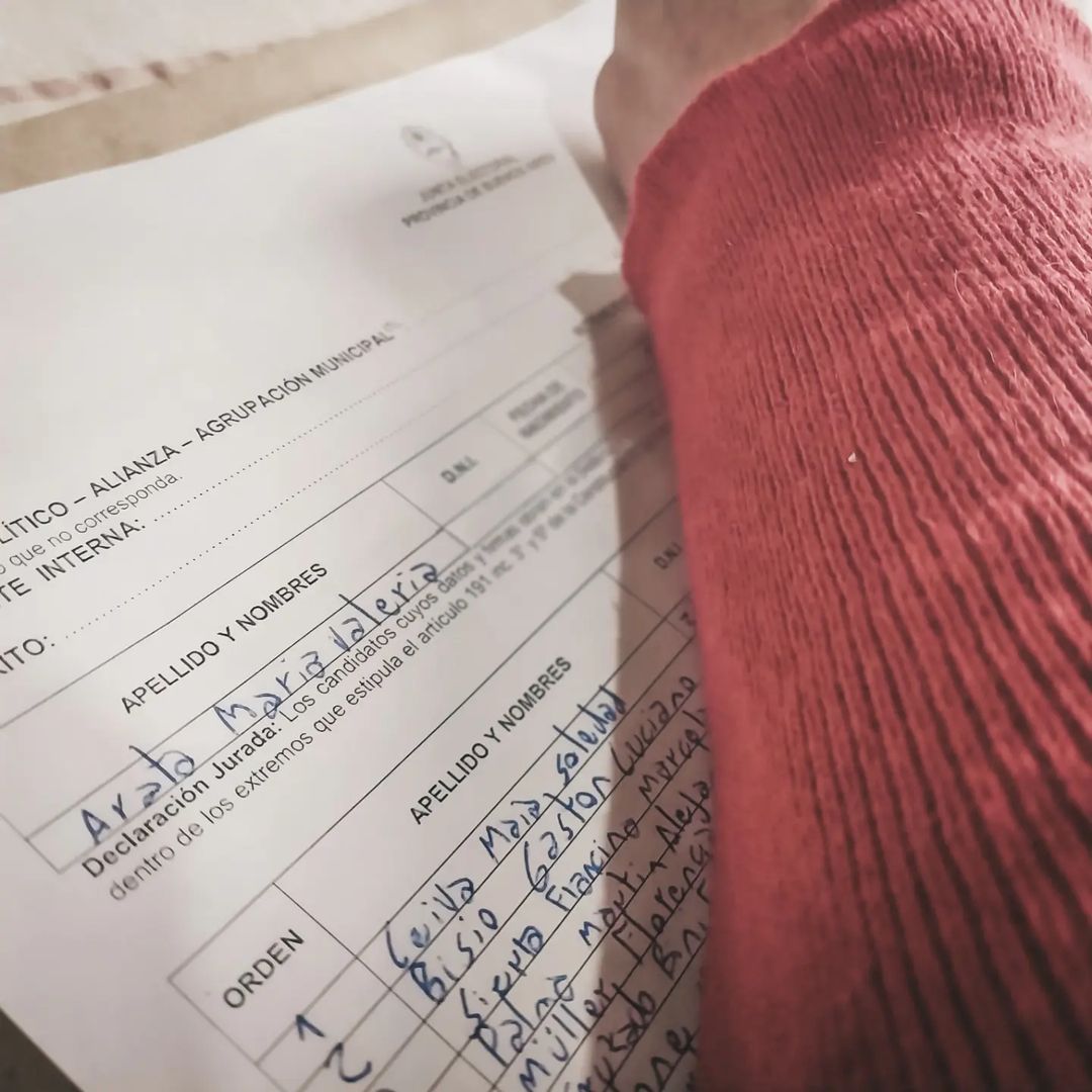 Arata firmó la precandidatura y presentó su lista