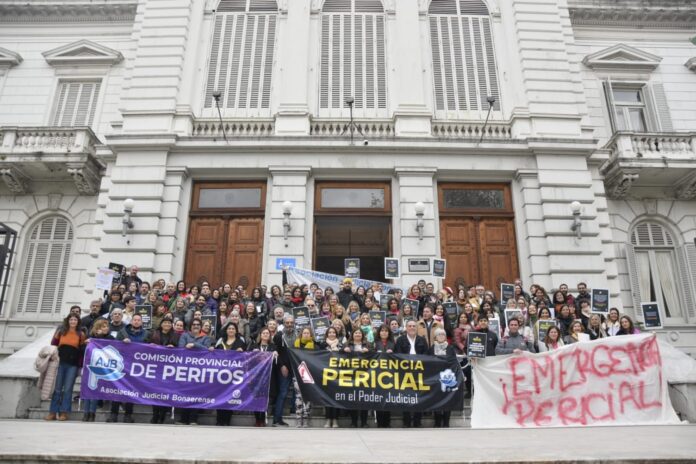 Masivo reclamo de peritos judiciales en La Plata para pedir nombramientos