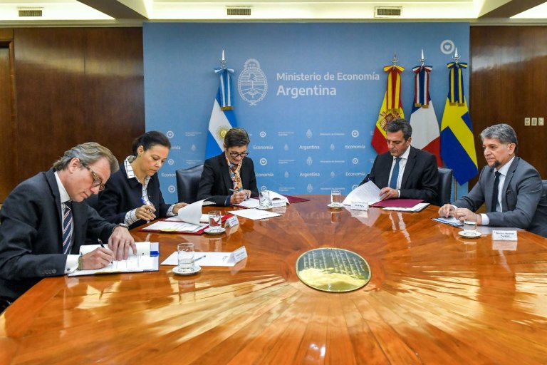 Argentina firmó tres nuevos acuerdos con relación a la deuda con el Club de París