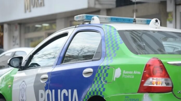 Encuentran a una mujer asesinada y enterrada en el baño de una casa en construcción y detienen a su pareja