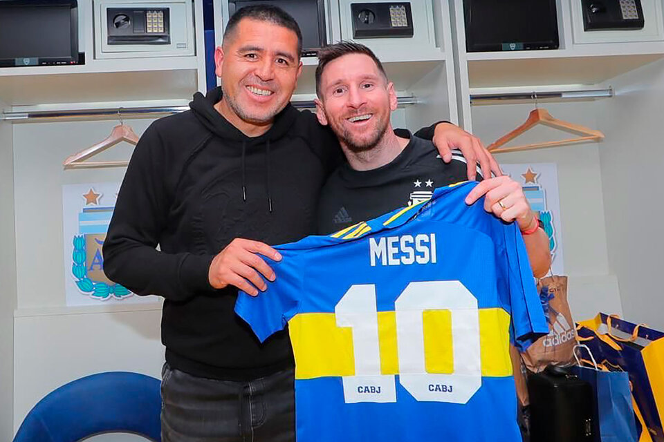 Despedida de Riquelme con Messi presente