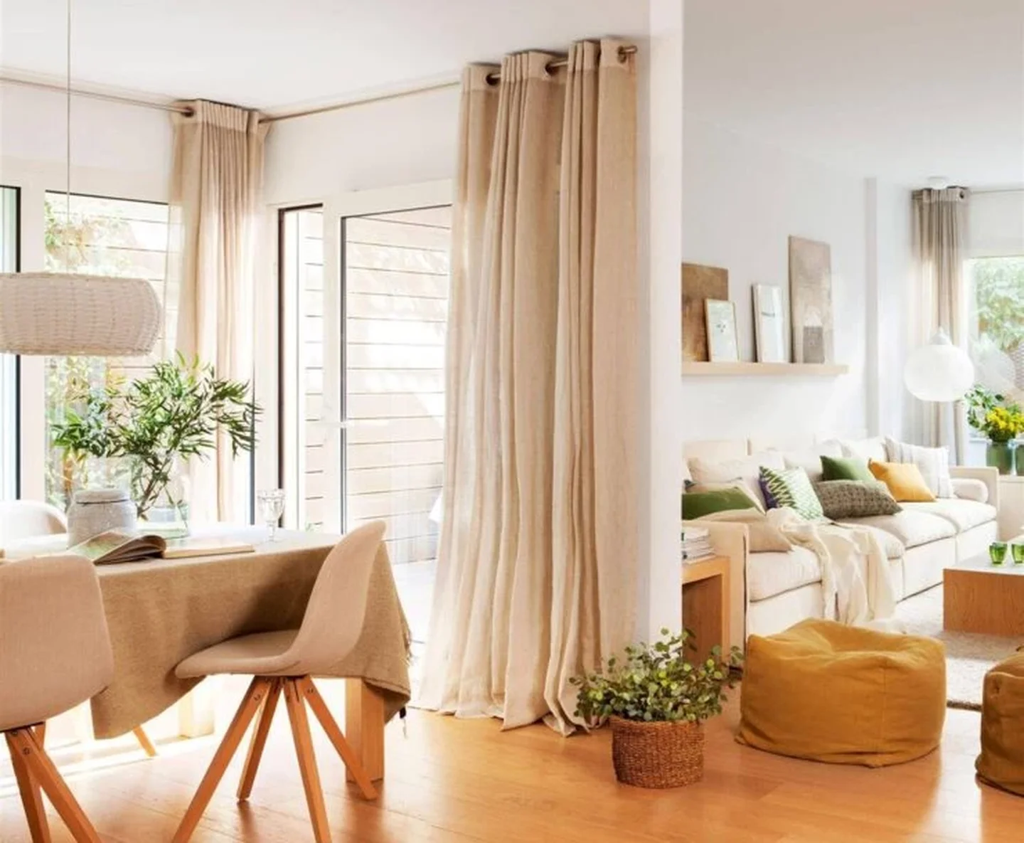 El truco definitivo para eliminar las manchas de humedad de las cortinas