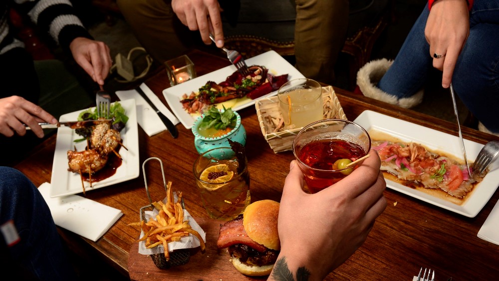 Locales gastronómicos a full por el Día del Amigo