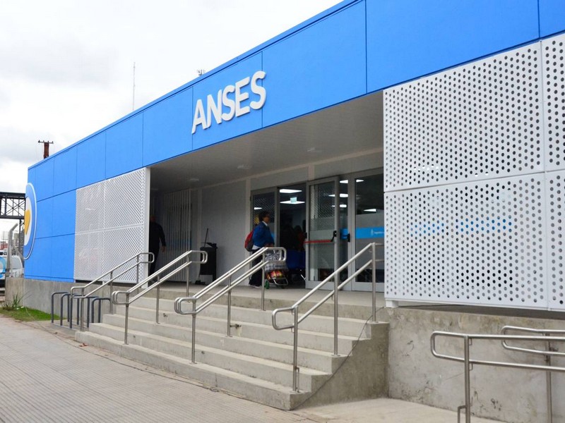 Raverta inauguró el nuevo edificio de la oficina de ANSES en Liniers