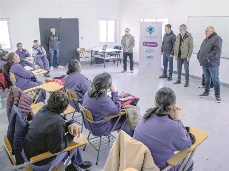 Capacitación sobre el programa «Ojos en Alerta» en la fundación UOC