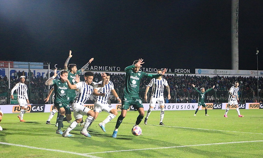 Sarmiento y otro paso en falso, ahora ante Talleres