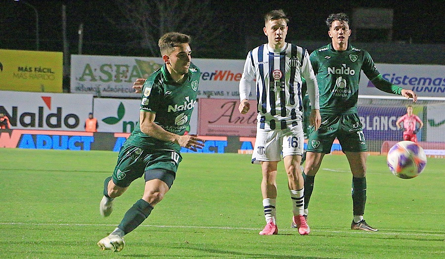 Sarmiento recibe a Vélez con la necesidad de ganar